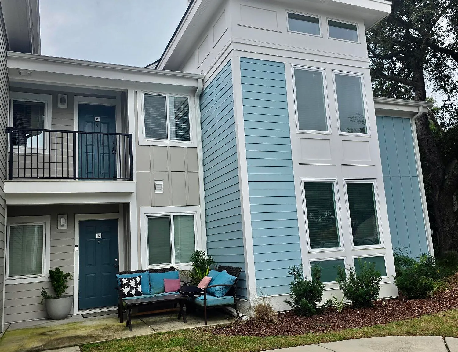 2 bed, 2.0 bath, 976 sqft, $2,500 — Photo 1