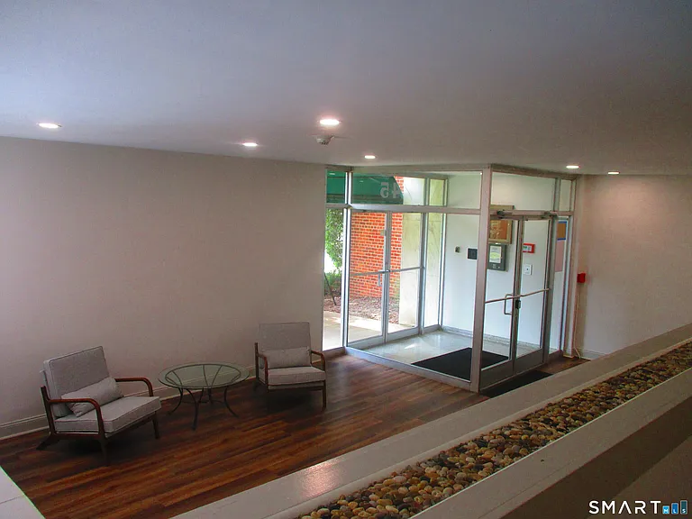 45 Maple St #4J — Photo 3