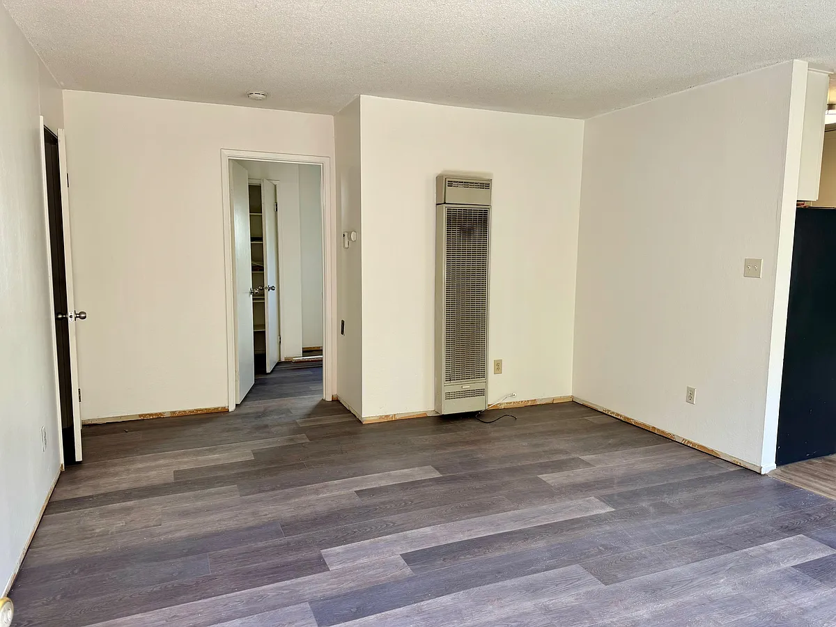 Building Photo - 2407 V St #3