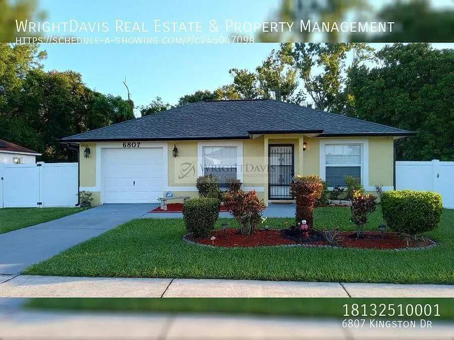 Inviting 3/2 Clair-Mel Home — Photo 1
