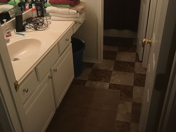 3rd image of 917 Jessica Dr