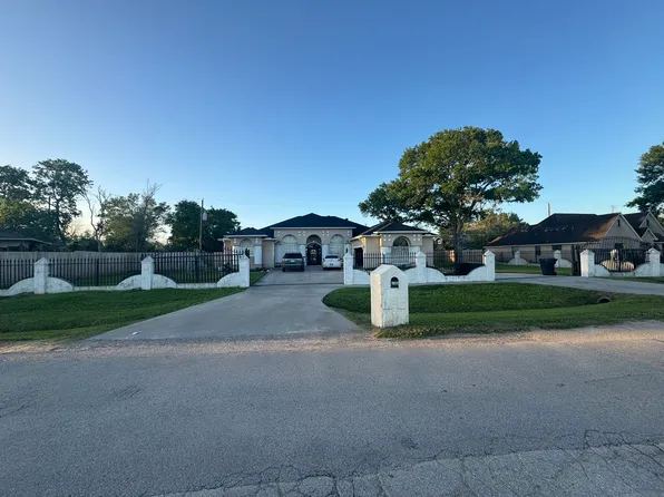 6109 Fuqua St, Houston, TX 77048