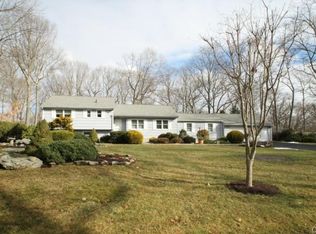 470 Rock Ridge Rd, Fairfield, CT 06824