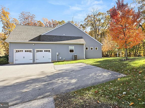 5th image of 6021 White Pine Dr