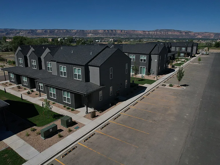 Explore our modern apartments, designed with efficiency and style in mind, nestled in a picturesque location.