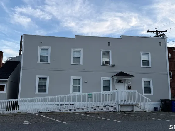 26 Elm St #C, Winsted, CT 06098