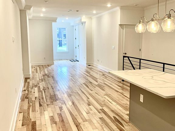 4th image of 29 W Wildey St #1A