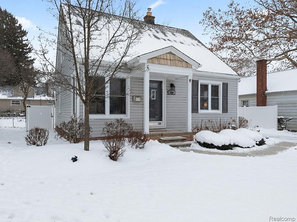 1st image of 600 Irvin St