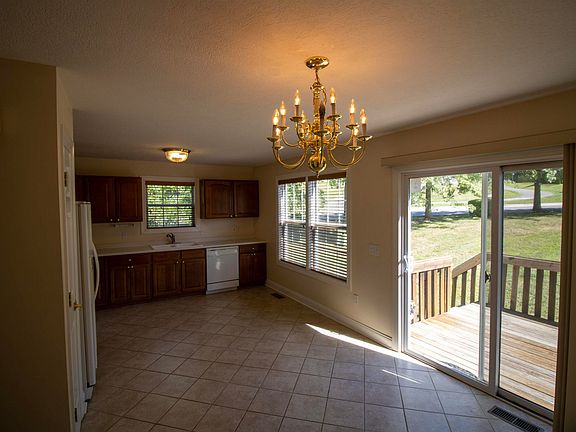 5th image of 370 Oak Tree Blvd NW