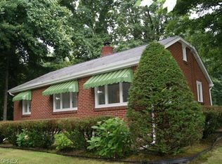 819 W Turkeyfoot Lake Rd, Akron, OH 44319