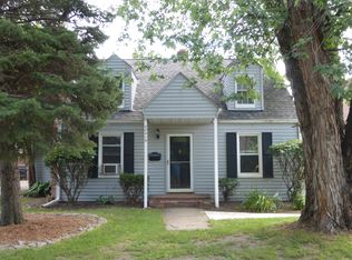 22410 Pointe Dr, Saint Clair Shores, MI