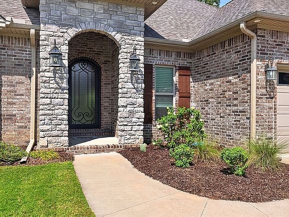 2nd image of 120 Eagle Ridge Dr