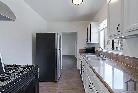 600 1/4 W 41st Dr — Photo 4
