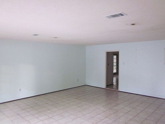 4th image of 2608 Nina Dr