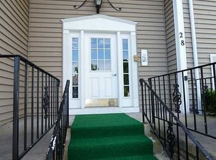 28 Colonial Pkwy APT B, Pittsford, NY 14534