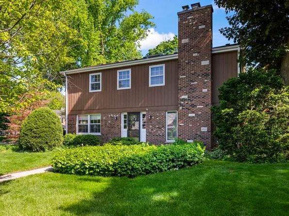 512 S Bristol Ln, Arlington Heights, IL 60005