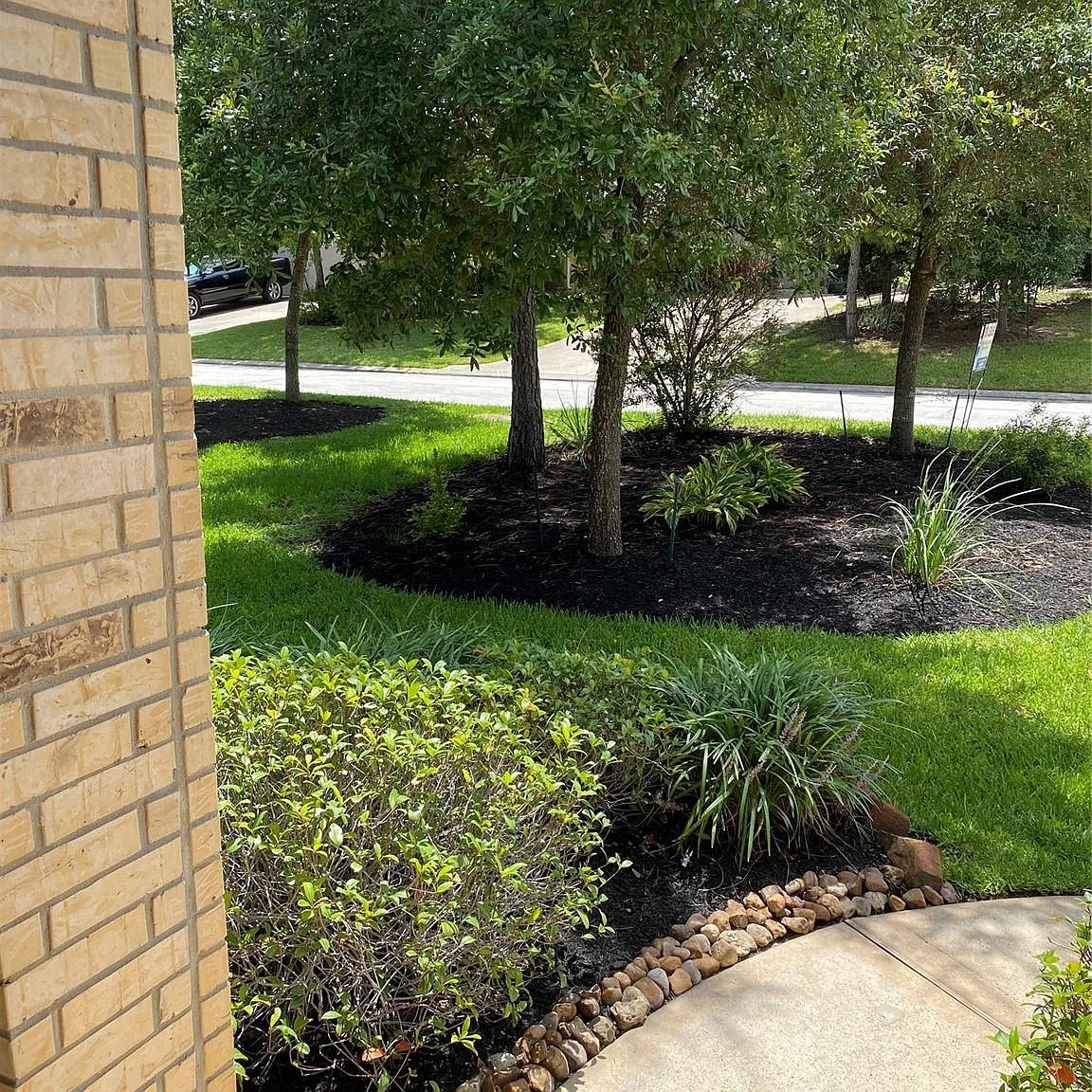 4 bed, 2.0 bath, 1959 sqft, $2,400 — Photo 3