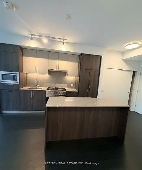 8 Manor Rd W #409 — Photo 3