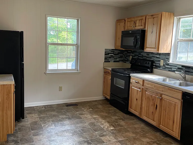 835 Aubrey Ave — Photo 5