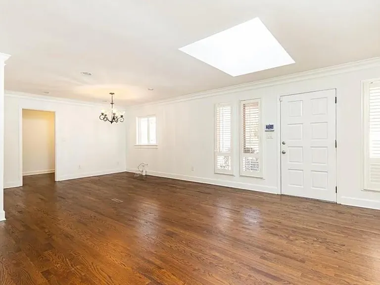 2580 Hawthorne Dr — Photo 5
