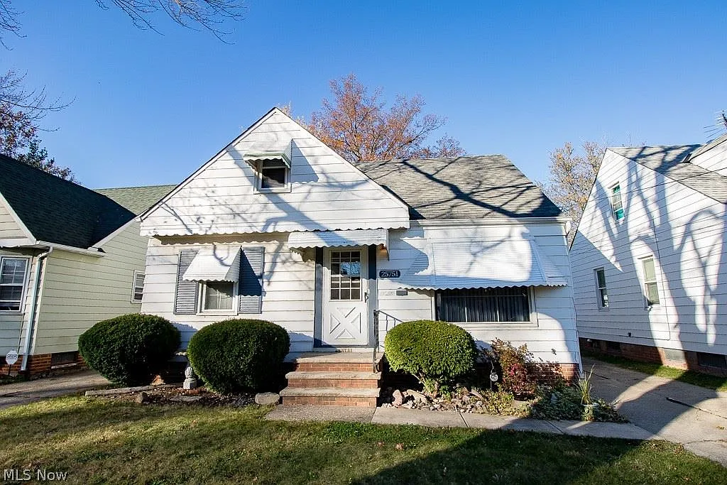 25751 Zeman Ave photo 1