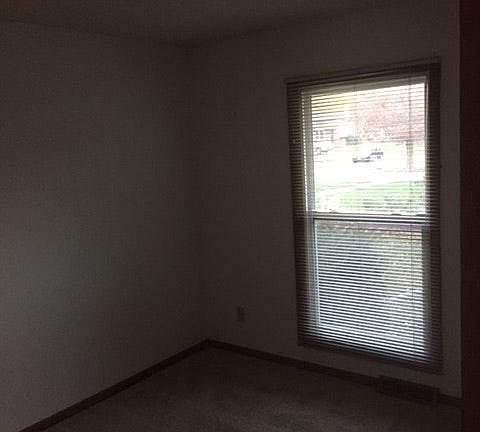 3rd image of 1100 S Marietta Dr Floor 1