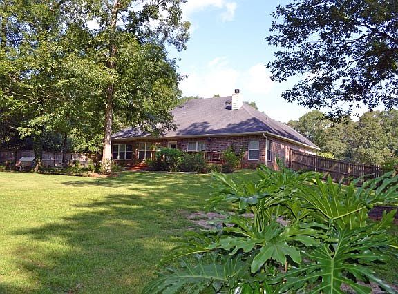 3rd image of 327 Holmwood Dr