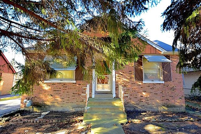1st image of 146 N Villa Ave