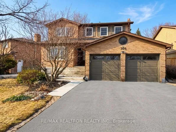 304 Reading Pl, Newmarket, ON L3Y 6H5