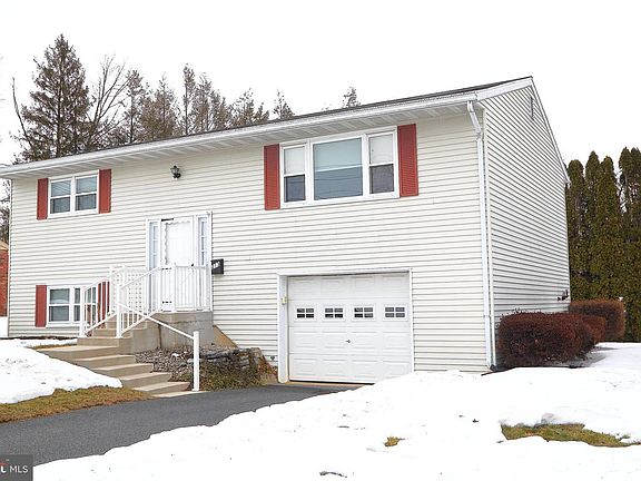 2nd image of 213 N Locust St