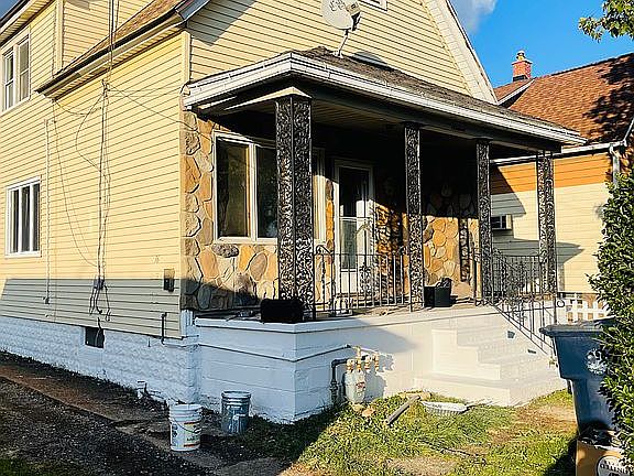 3rd image of 16 Home Pl