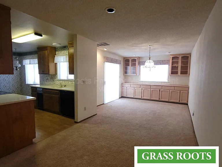 18212 Hummingbird Dr — Photo 2