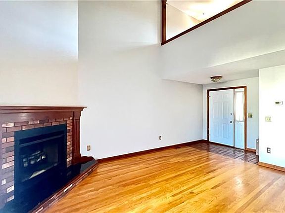 2nd image of 25 Arthur Dr #2