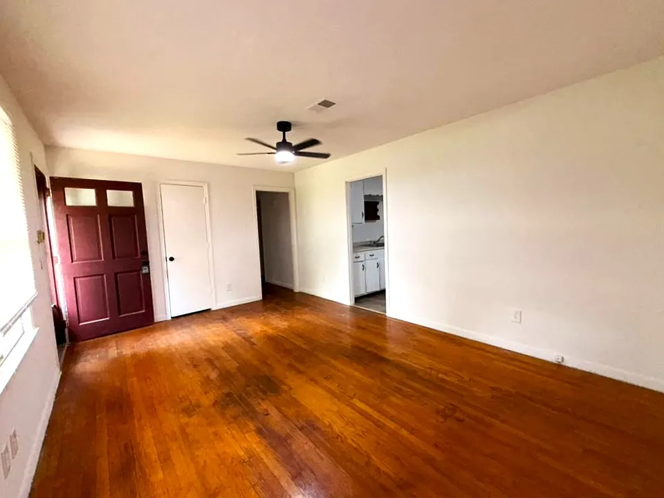 908 Woodale Cir