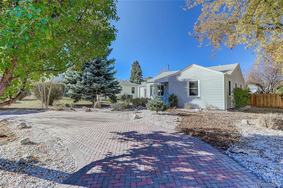 Building Photo - 2945 S Clermont Dr