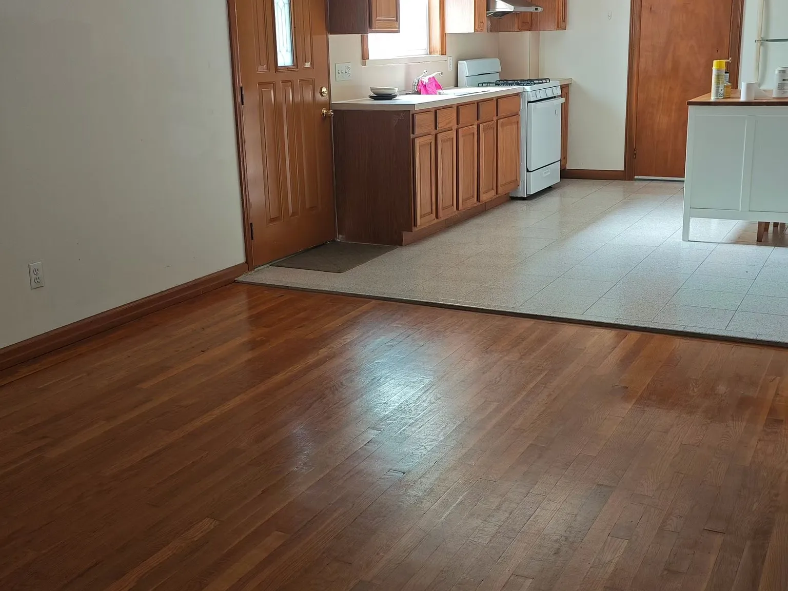 2 bed, 850 sqft, $3,200 — Photo 3