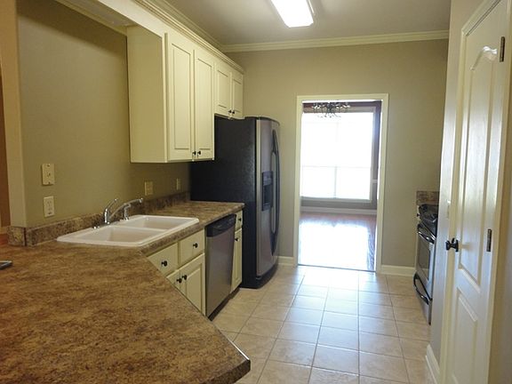 4th image of 207 Aaron Dr
