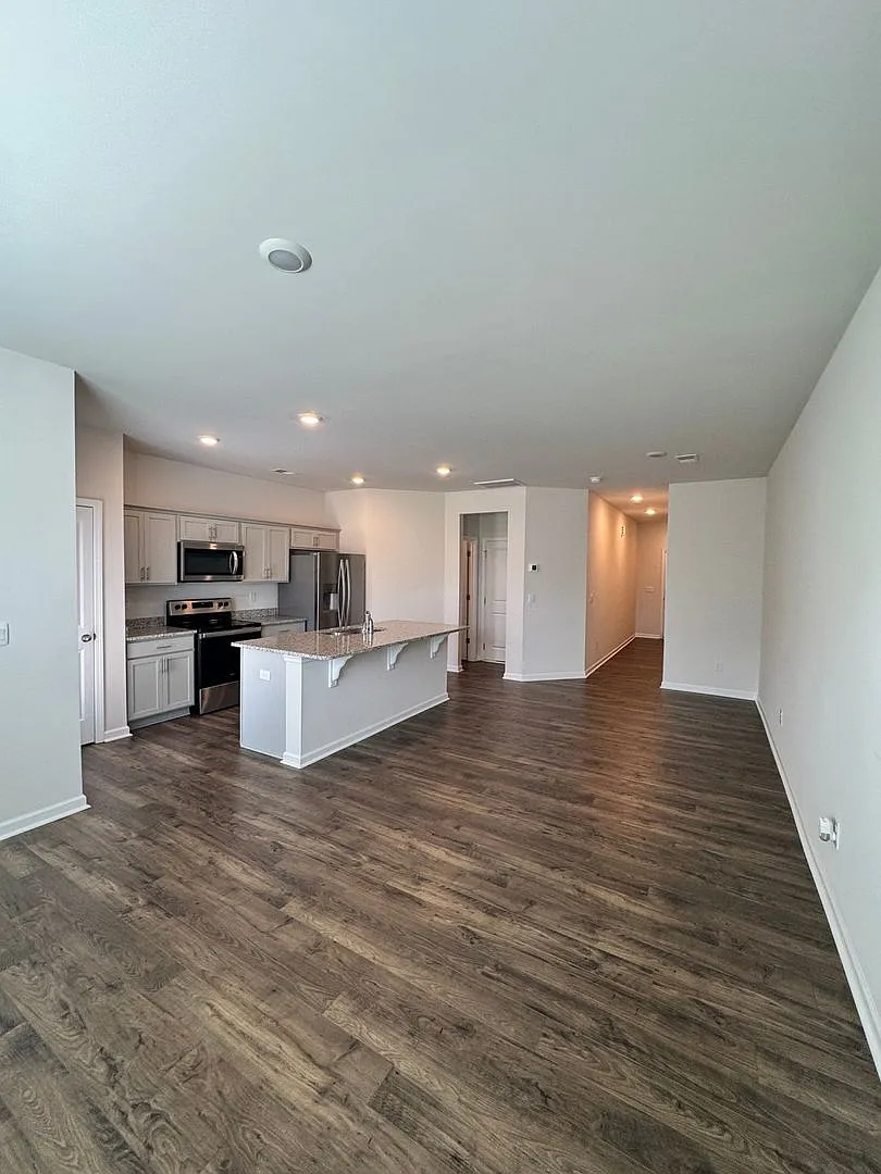 Charming 3BR Townhome in Greer — Photo 4