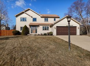 22 Larkspur Ln, Streamwood, IL