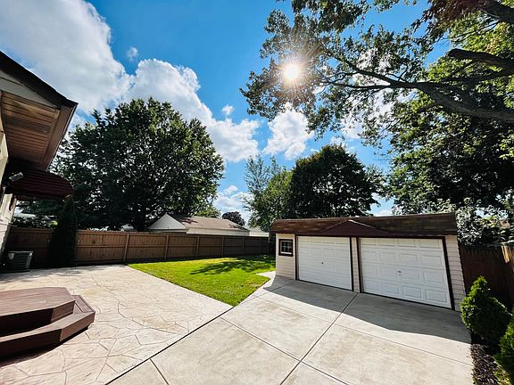 5th image of 6016 Alvin Dr