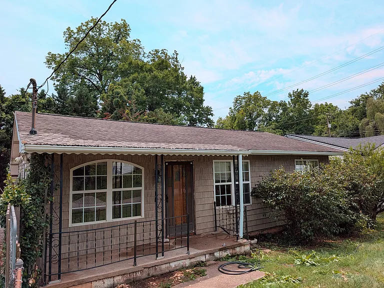 2856 Brock Ave — Photo 2