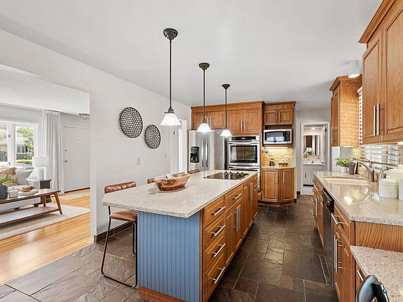 5th image of 9906 4th Ave S