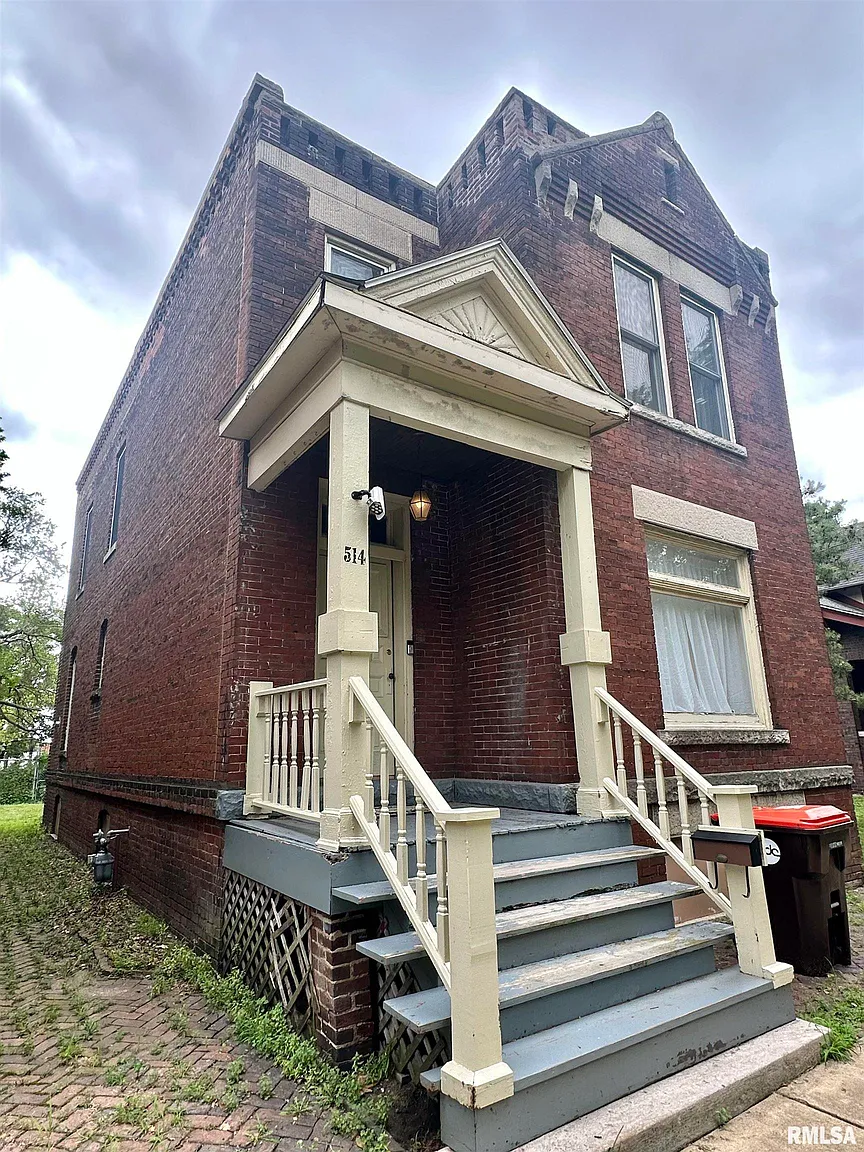 514 NE Madison Ave photo 1