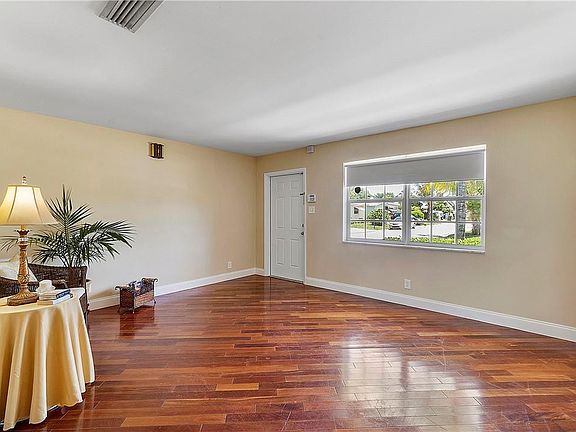 3rd image of 1130 NW 70th Lane