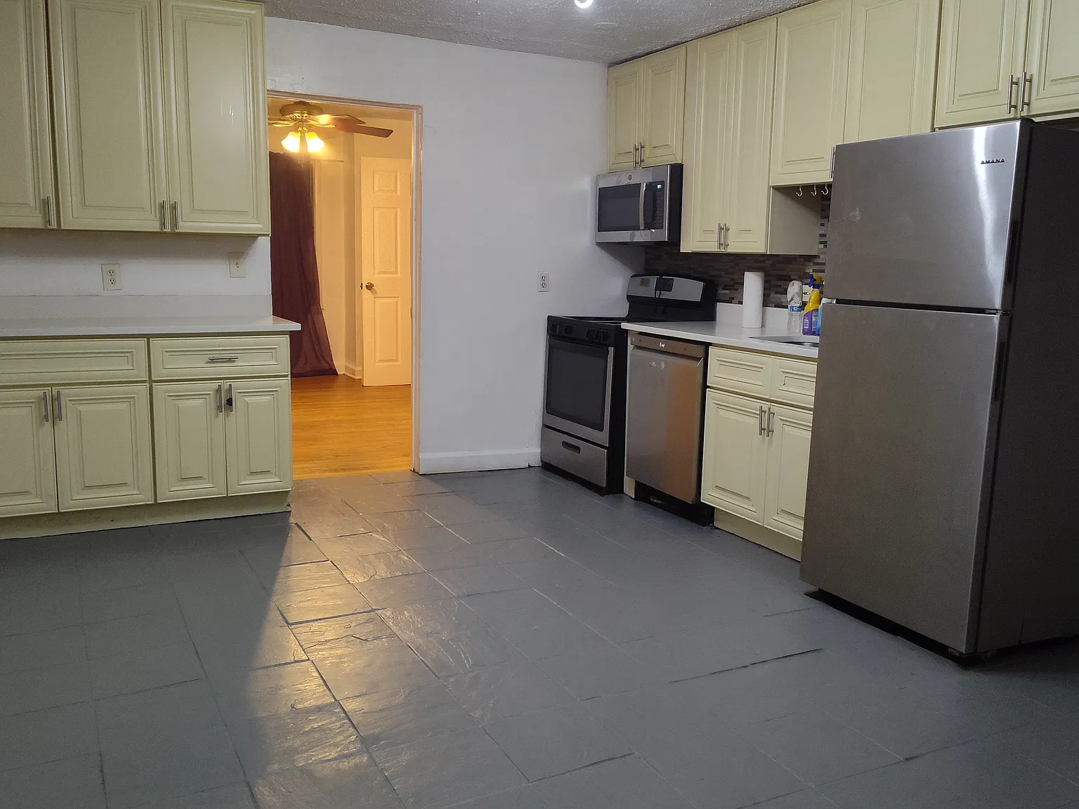 3922 N Ashland Ave — Photo 1