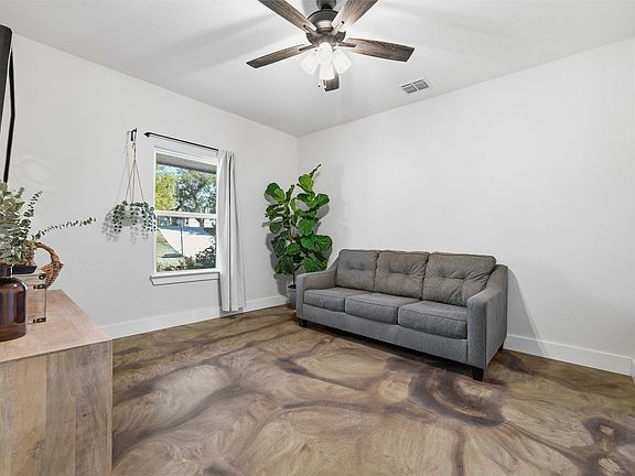 5th image of 405 Advance Rd