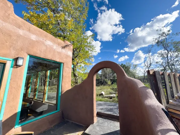 519 Este Es Rd #519, 519A & 519B, Taos, NM 87571