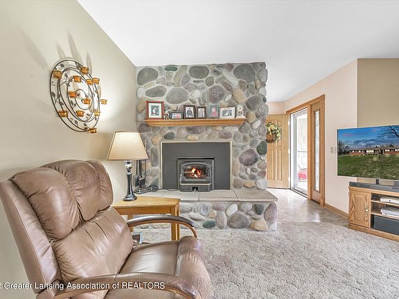 5th image of 12484 Madonna Dr