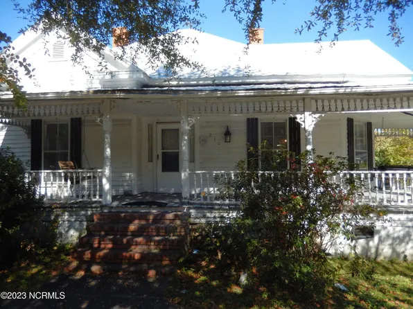 210 E Bridgers Street, Burgaw, NC 28425