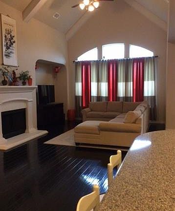 2nd image of 2212 Catherine Ln